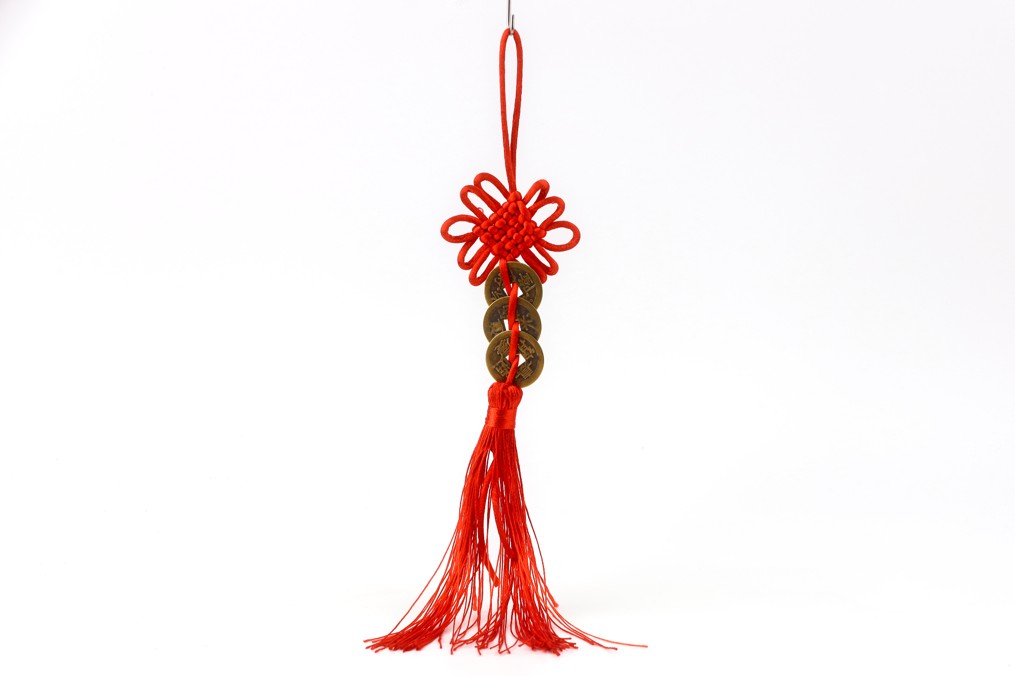 Gebundenes 3er‑Set chinesischer Glücksmünzen mit rotem Glücksknoten
