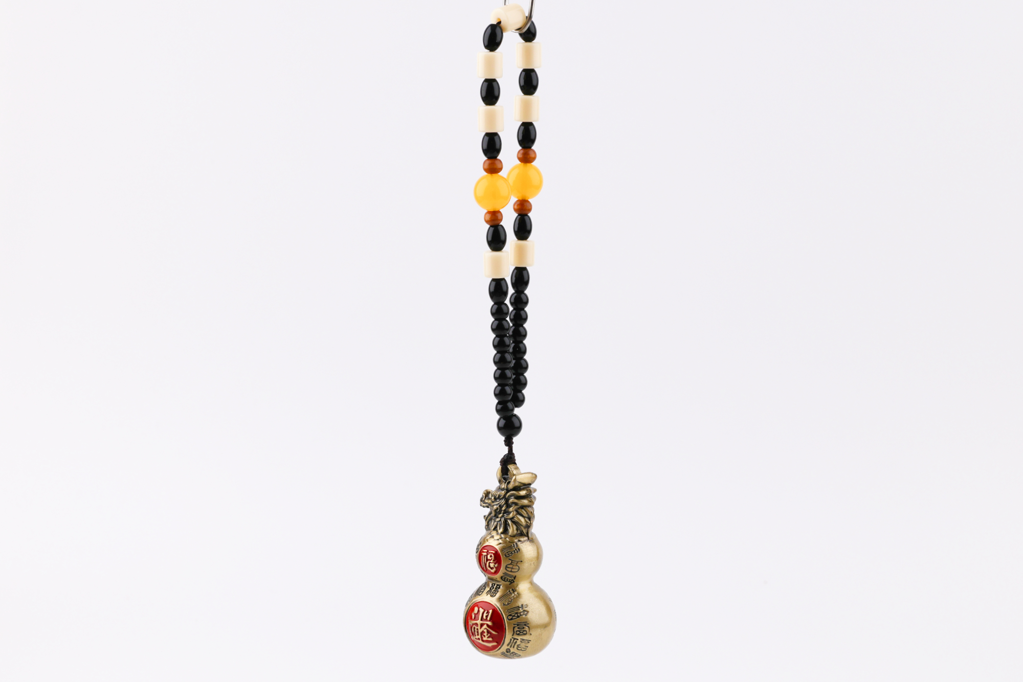 Feng‑Shui‑Glücksbringer in Kürbisform mit Drachenkopf, roten Glückssiegeln und chinesischen Schriftzeichen für Gesundheit, Schutz und Wohlstand.