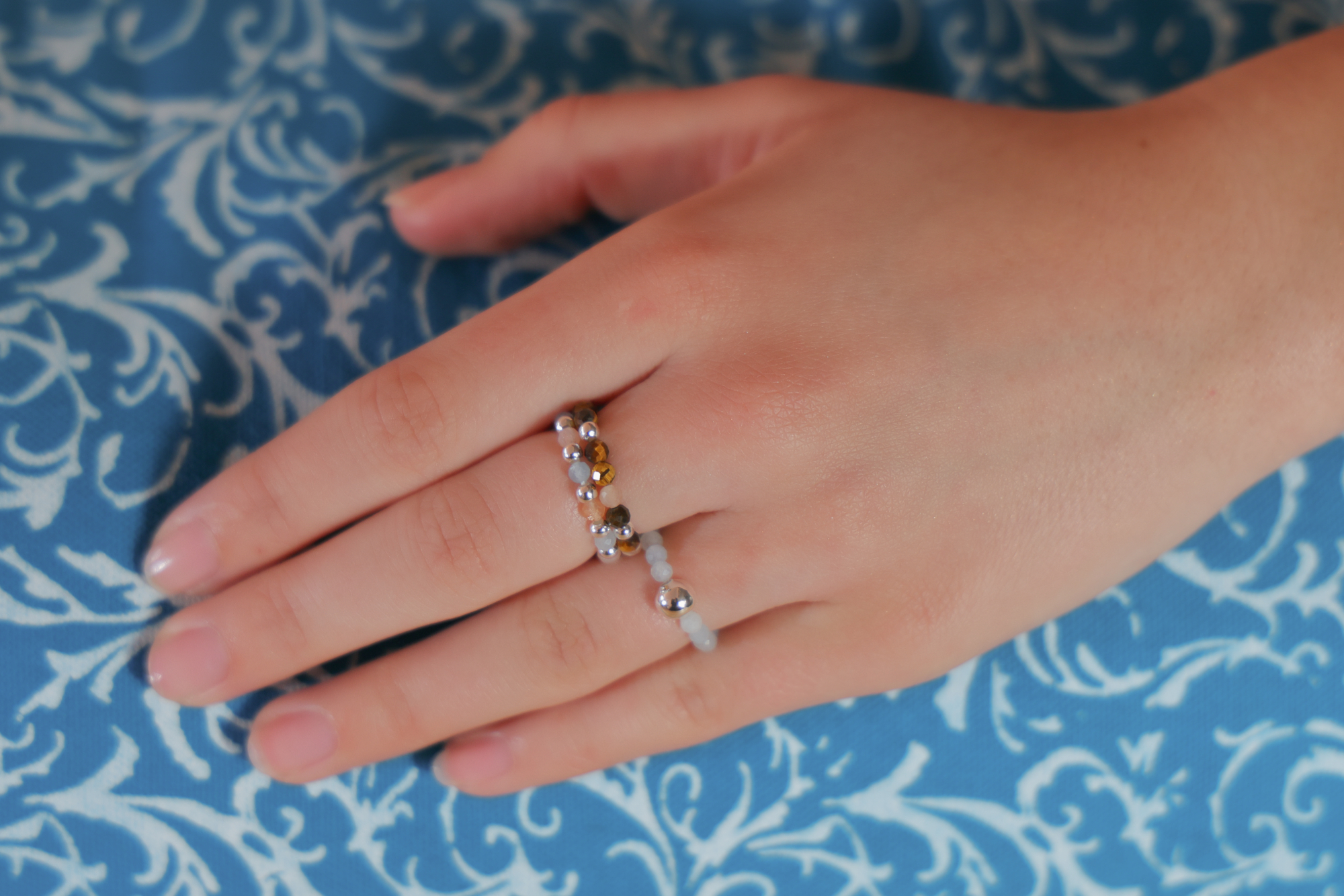 Drei Ringe – drei Stimmungen des Meeres
Jeder Ring trägt eine eigene Bedeutung und kann einzeln oder im Set getragen werden