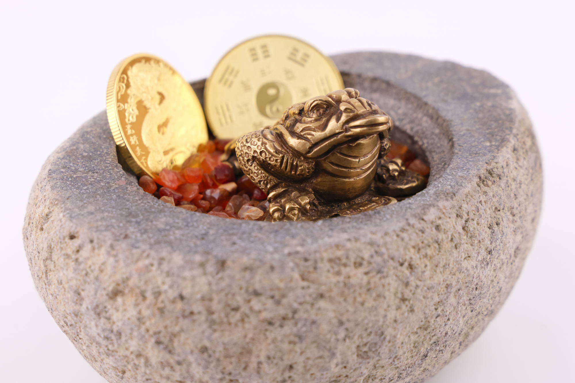 Großer Erdungs‑Topf aus massivem Flussstein – naturbelassen, schwer, haptisch und perfekt für Edelsteine oder symbolische Arrangements