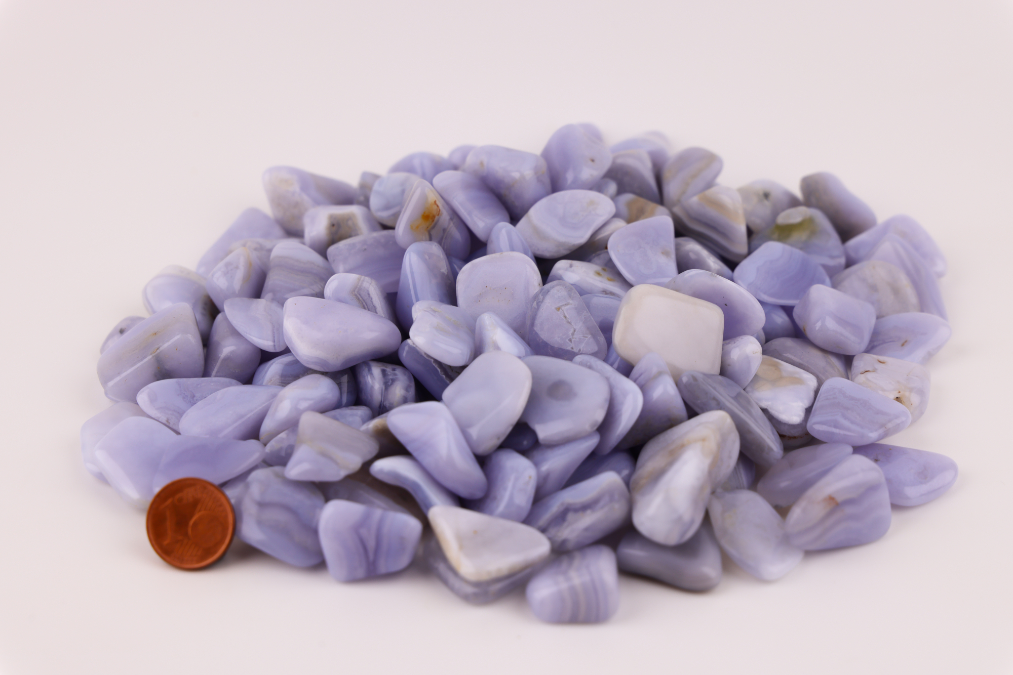 Hellblauer Chalcedon – Glatt geschliffene Trommelsteine (Naturunikate)