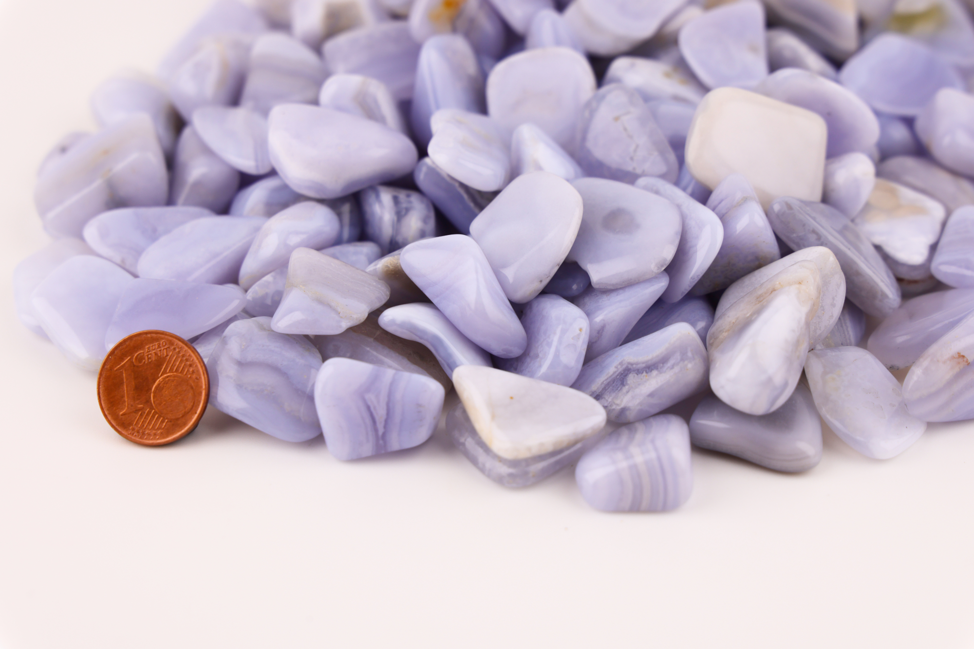 Hellblauer Chalcedon – Glatt geschliffene Trommelsteine (Naturunikate)
