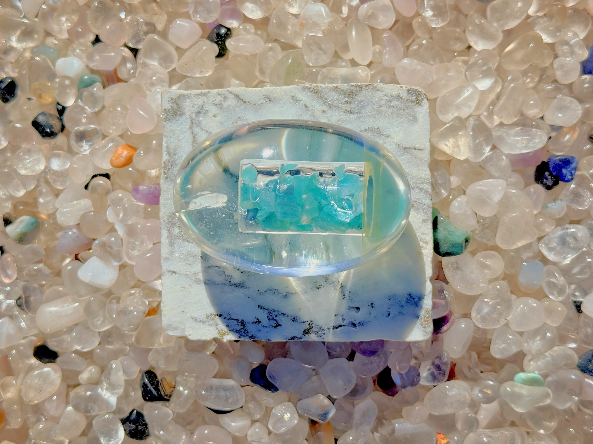 Energetische Aufladung von Quarz Trommelsteine Mix aus Bergkristall, Rauchquarz & Rosenquarz (0,5–1,5 cm)
