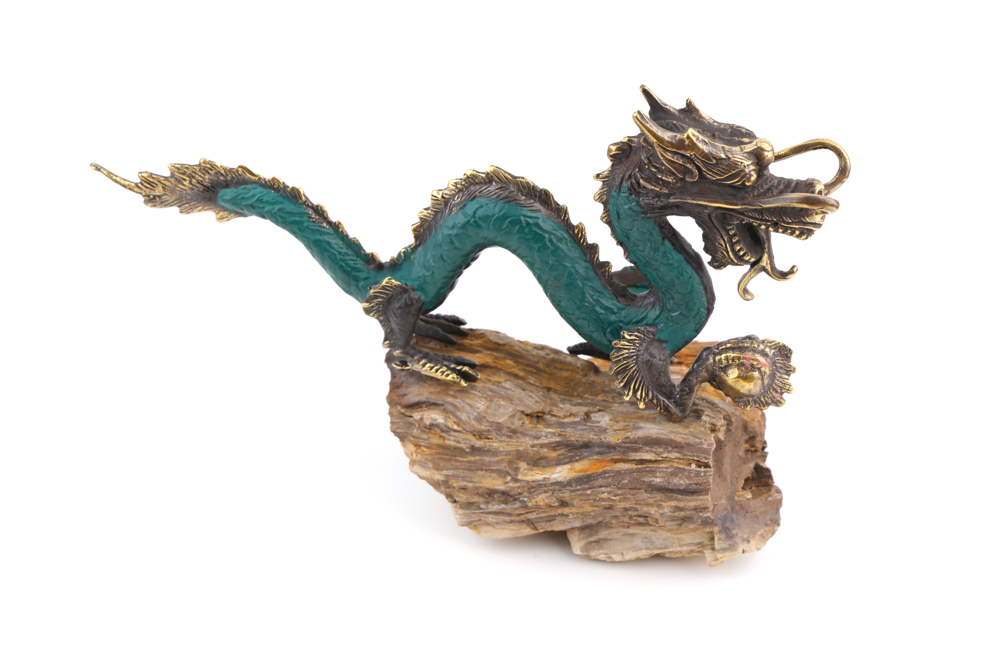 Detailreiche Messing‑Drachenfigur mit goldenen und grünen Akzenten, langem geschwungenem Körper und geöffnetem Maul.